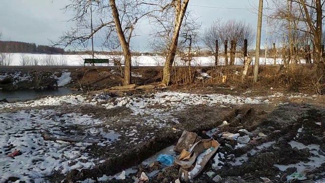Центр города Бологое. Вот региональный перевозчик вывозит и убирает мусор!!! смотреть онлайн