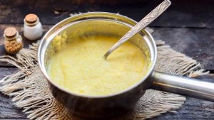 Кукурузная каша на молоке для ребенка