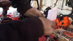 Штиль 180.Легкий ремонт STIHL 180 как просунуть резиновую проставку.