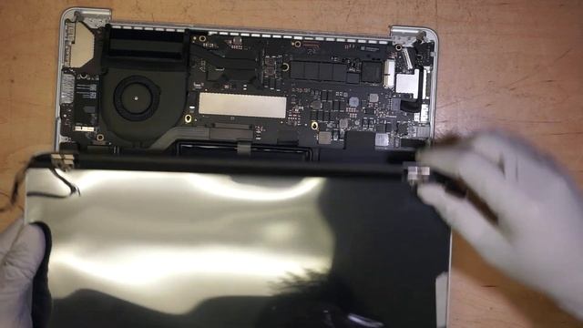 Macbook Pro 13" 2015 Screen Replacement - Step by step tutorial смотреть онлайн