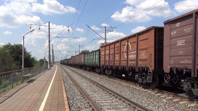 ВЛ80С-1398 с грузовым поездом смотреть онлайн