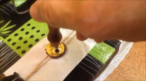 Сургучная печать на бутылку.