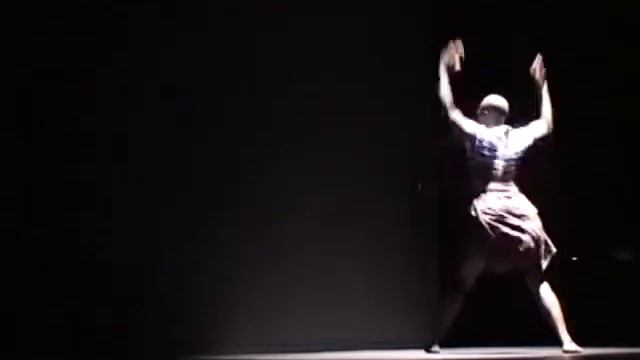 Danse: La ville rose entre dans la danse noire... смотреть онлайн