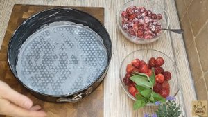 Наливной пирог с клубникой! Просто готовить - вкусно есть!