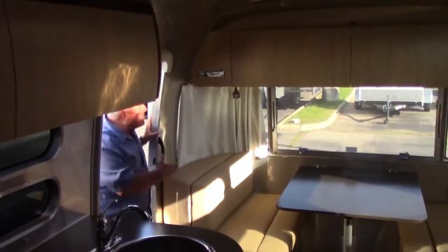 27FT FLYING CLOUD FB AT HAYDOCY AIRSTREAM  RV