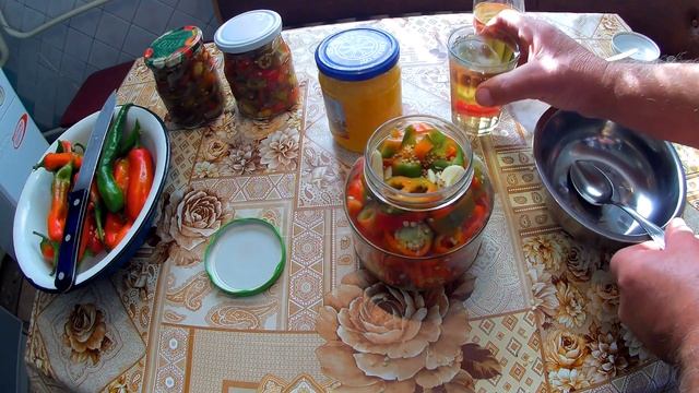 Острый горький перец в медово - уксусном маринаде. смотреть онлайн