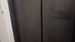 Застрявший лифт ЩЛЗ 2000 года выпуска.