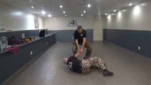 ПРИКЛАДНОЙ РУКОПАШНЫЙ БОЙ. Нож в бою. "Липкие руки" с ножом.  Принципы вязкой защиты от ножа.