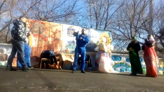 Дубовка праздник масленица соревнования кто поднимет гирю много раз смотреть онлайн