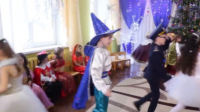 Новогодний утренник г. Самоцветик 2019 28 12. смотреть онлайн