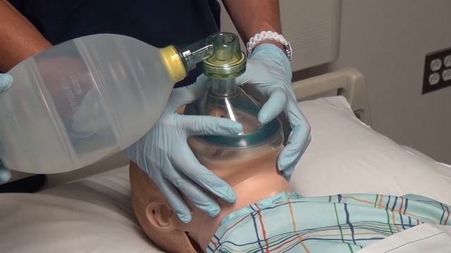Two-handed Ambu Bag Technique смотреть онлайн
