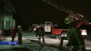 Пожар на складе на ул Дежневцев в Архангельске