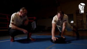 Тренер показал топ-уровень прокачки с блинами / Workout for boxing