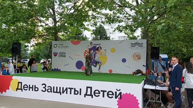 "Маленькая страна" - поёт Санду Мария смотреть онлайн