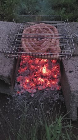 Жарим купаты на природе