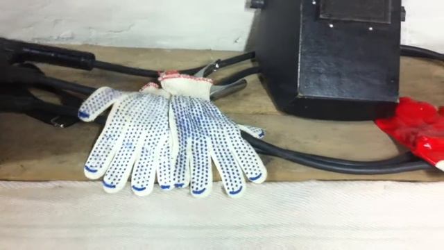 Маска и перчатки для сварки. смотреть онлайн