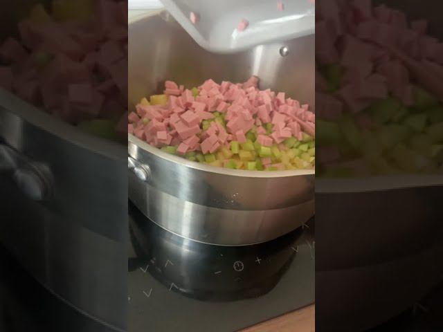 Классическая окрошка - проще не бывает! В ЖАРУ САМОЕ ТО!