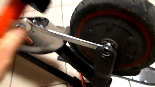 Особенность!!! как снять переднее колесо у Xiaomi m365/pro/pro2 смотреть онлайн