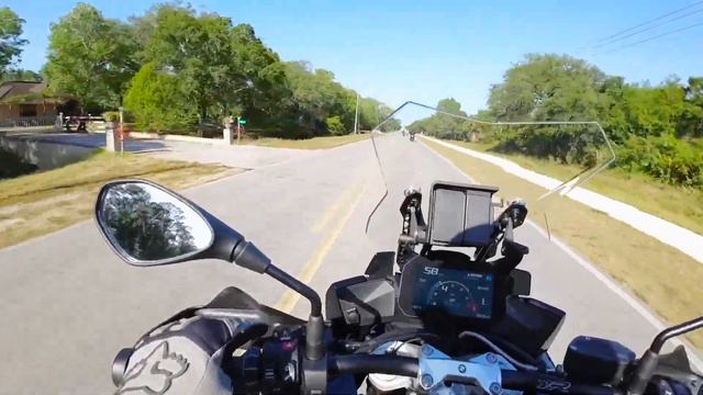 Doug Takes a BMW S1000XR Test Ride! смотреть онлайн