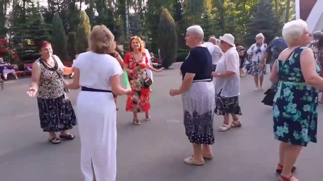 Я НЕ МОГУ ТЕБЯ ЗАБЫТЬ! ТАНЦЫ В ПАРКЕ ГОРЬКОГО ХАРЬКОВ СЧАСТЛИВЫЕ ДНИ смотреть онлайн