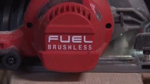 Аккумуляторная дисковая пила Milwaukee M12 FUEL CCS44