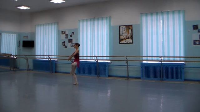 Алена Филиппова (фрагмент экзерсиса на середине) 8 класс