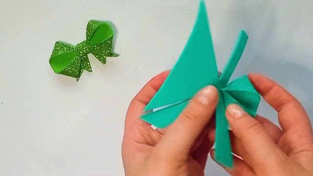 Как сделать красивый бантик из фоамирана | простой бант с блестками своими руками