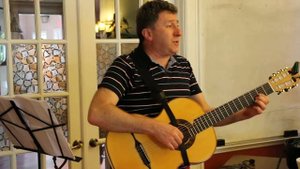 песня Булата Окуджавы «Солнышко сияет, музыка играет ...»