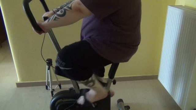 ЗАНИМАЮСЬ НА ВЕЛОТРЕНАЖЕРЕ ДОМА