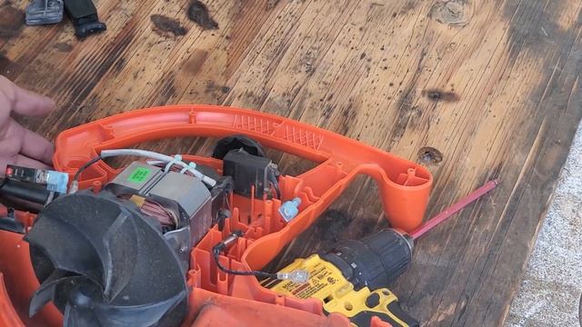 Free Finds: Repairing An Electric Leaf Blower смотреть онлайн