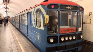 «С резервным вагоном!» Электропоезд 81-717/714.5 «Синергия-1» на станции «Курская»(Кольцо)