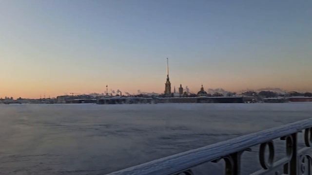 Мороз в спб -25, #невероятно, Нева во льду, вода парит, #закат #крепость Троицкий #мост