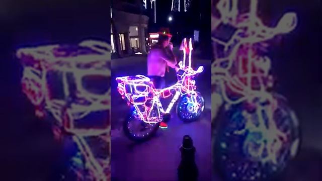 Светящиеся велосипед в Ялте 2.2 смотреть онлайн