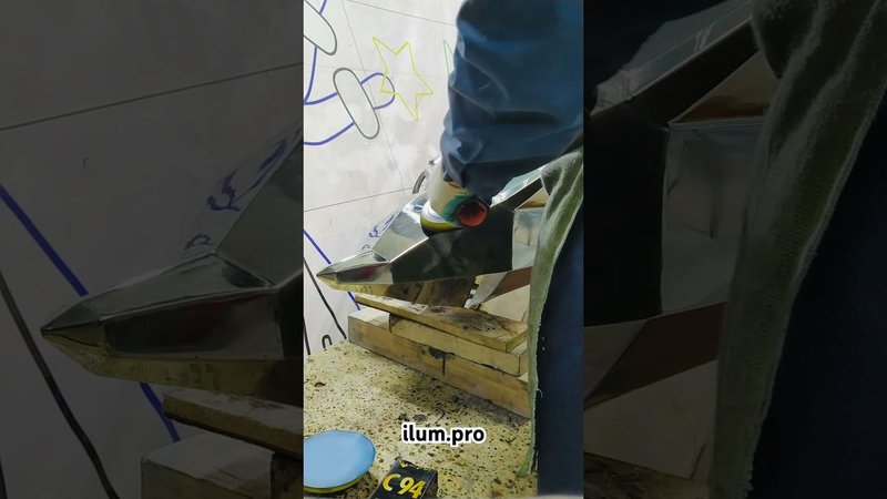 Полировка полигональной фигуры в форме осетра из нержавеющей стали