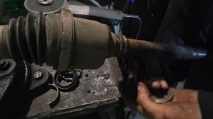 Citroen C-Elysee 1.6 HDi. Замена сцепления и подвесного подшипника привода.