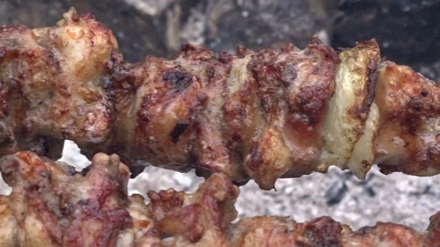 РЕМОНТИРУЕМ МЕСТО ОТДЫХА. КУРИЦА И ГРИБЫ НА НОВОМ МАНГАЛЕ. смотреть онлайн