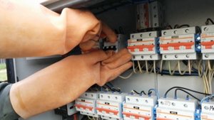 Замена Автомата на DIN рейке под НАПРЯЖЕНИЕМ. Брак от TDM