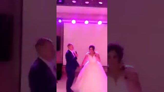 Молодожены спели на свадьбе дуэтом "Мы уже семья" - Студия звукозаписи AE Records, +7(983)-544-74-9 смотреть онлайн