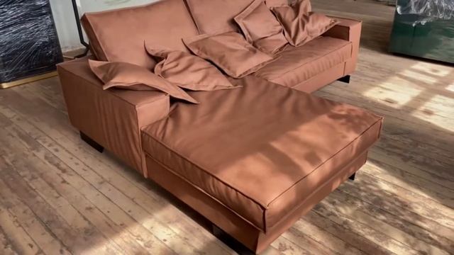 Коричневый Диван смотреть онлайн