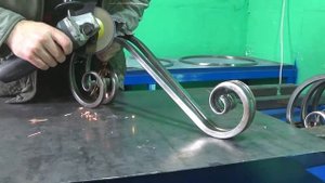 ?ШЕДЕВР? из профильной трубы и стекла. Холодная ковка.