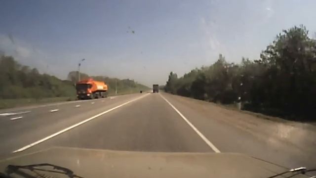 Спарка сбивает столб.avi смотреть онлайн