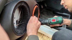 Установка акустики DL Audio Gryphon pro 165 NEO в подиумы, в автомобиль LADA Granta