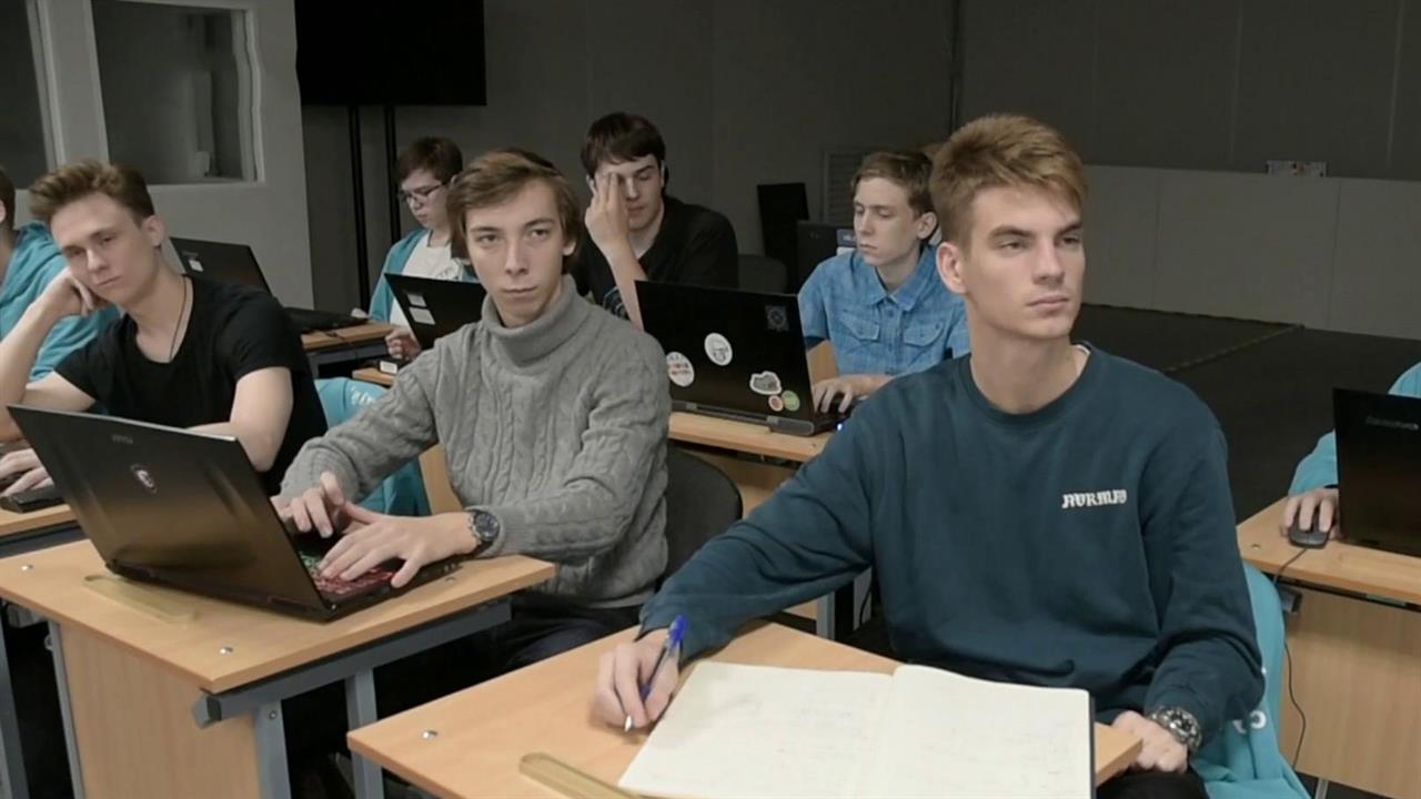 В Сочи в образовательном центре "Сириус" собрались юные программисты со всей страны