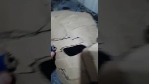 зделал маску хищника из картона и скоро даделую маску морожанщика Род Саливана