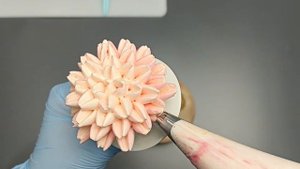Георгина помпонная из крема БЗК.cake decorating