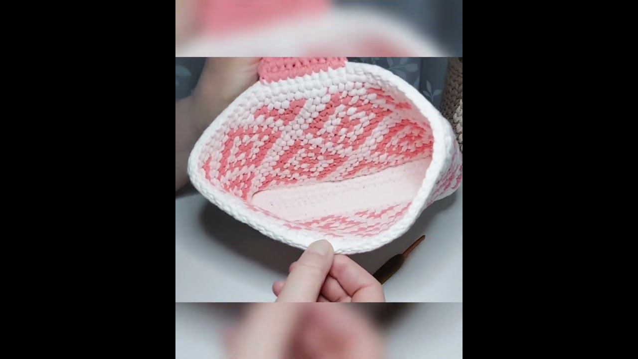 Handcrafts tutorial cosmetic clutch #mothersdaygift #valentinesdaygift #crochet pattern