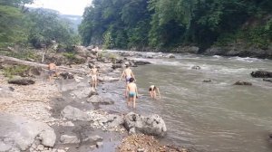 Купание в горной реке