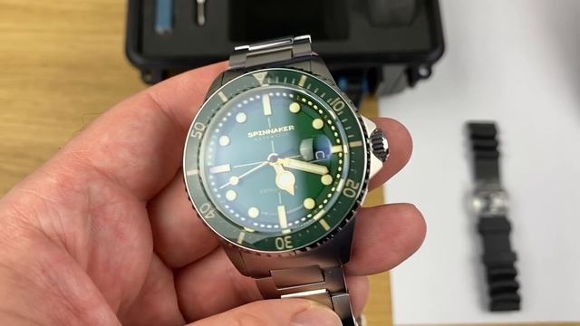 Spinnaker TESEI: титан, швейцарский калибр и зеленый циферблат! смотреть онлайн