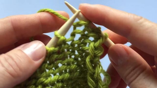 Как вязать изнаночные петли/How to knit a purl (P) stitch (Continental method)