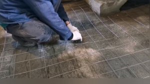 Выравнивание пола цементным раствором этап1